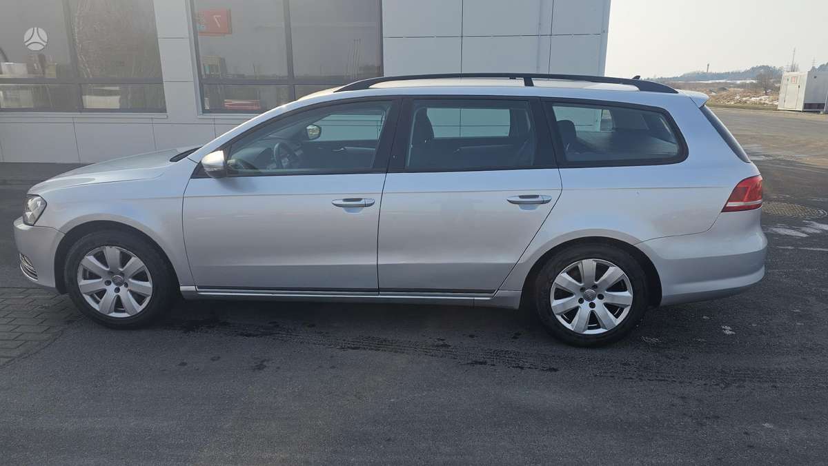 Volkswagen Passat 2011 — photo 8