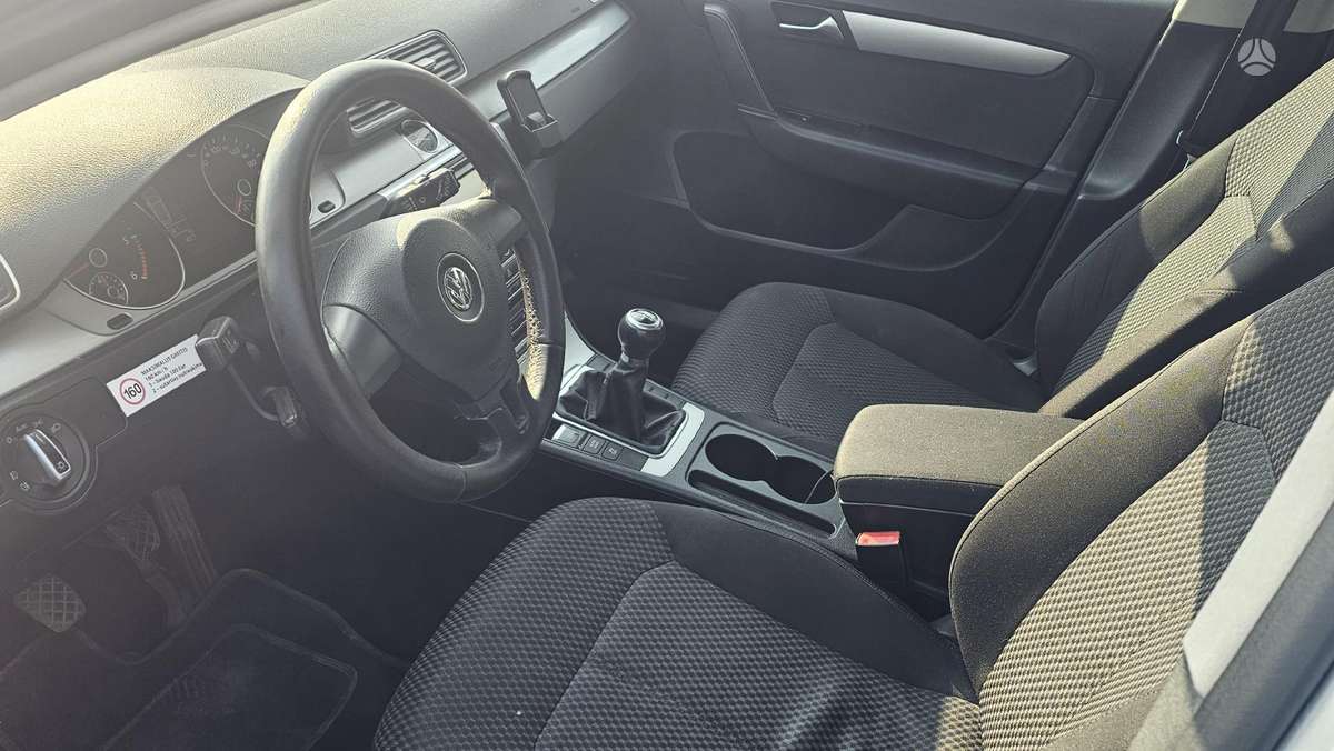 Volkswagen Passat 2011 — photo 9