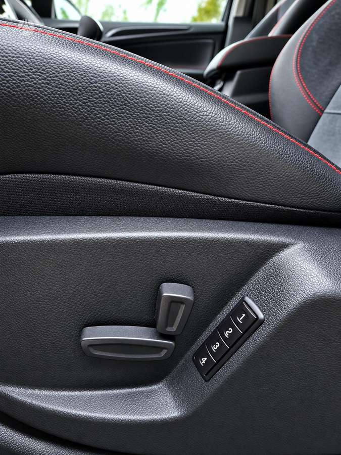 Ford S-MAX 2011 — photo 14