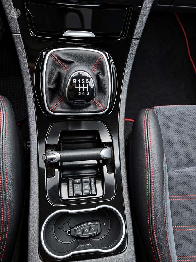Ford S-MAX 2011 — photo 19