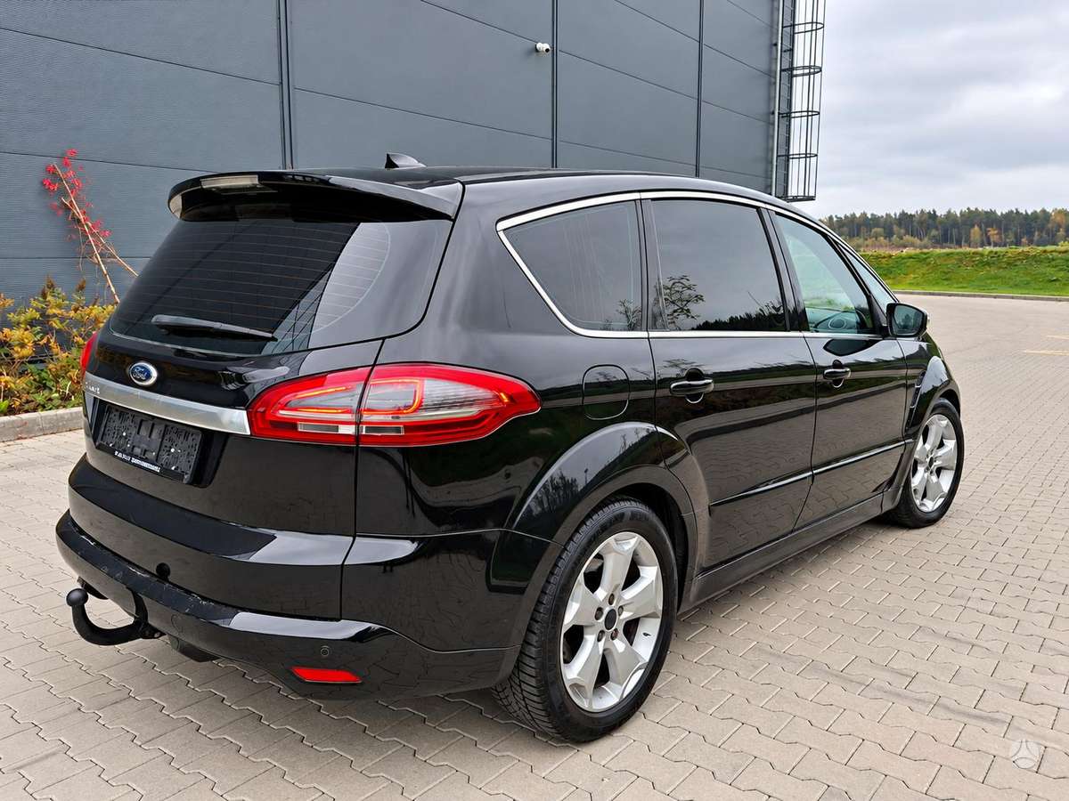 Ford S-MAX 2011 — rear view