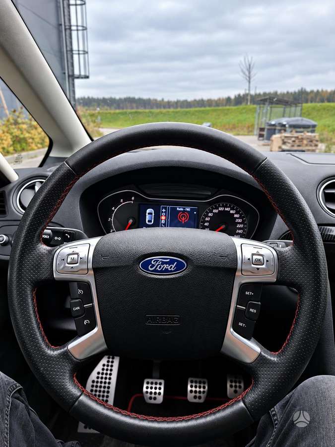 Ford S-MAX 2011 — photo 20
