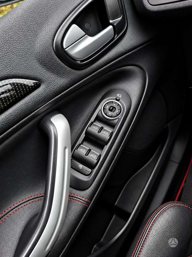Ford S-MAX 2011 — photo 21