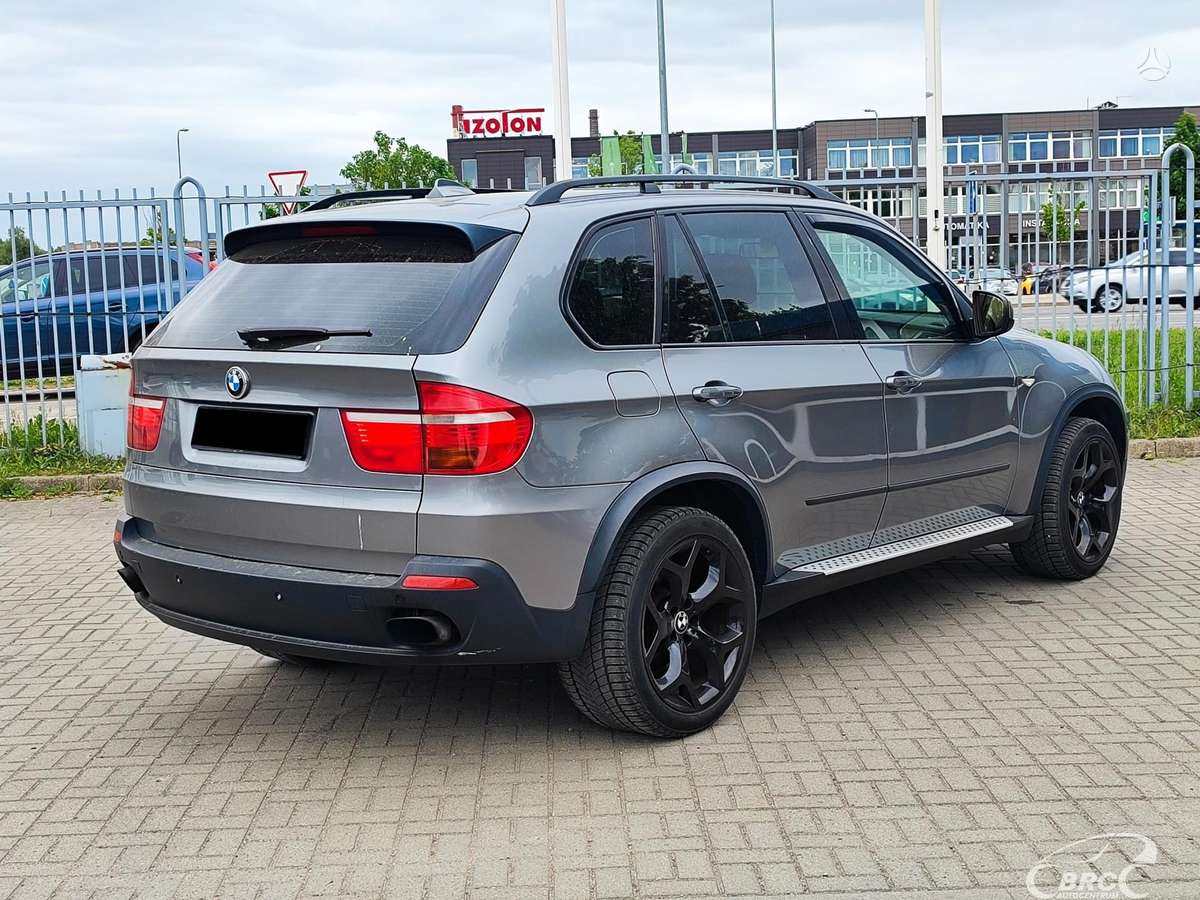 BMW X5 2009 — салон