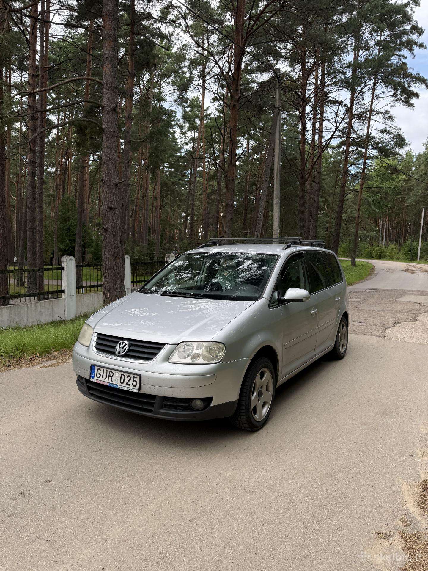 Volkswagen Touran 2006 — rear view