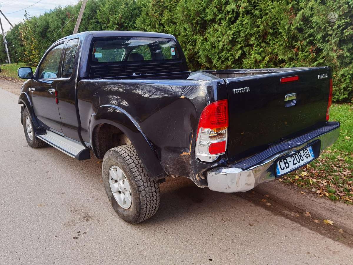 Toyota Hilux 2007 — rear view