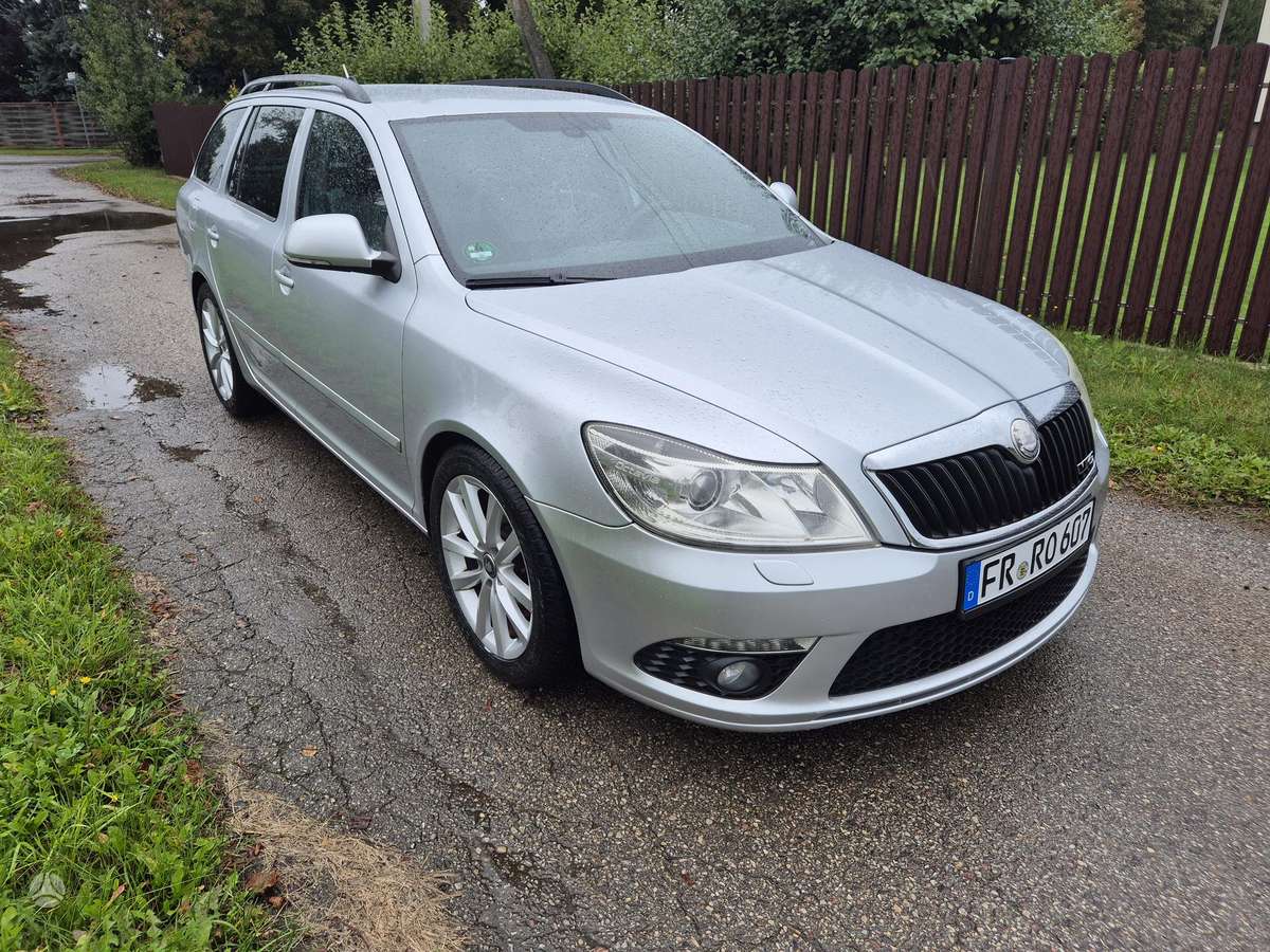 Skoda Octavia 2010 — rear view