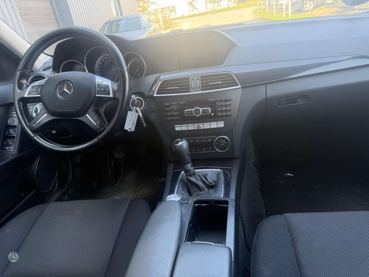 Mercedes-Benz C220 2013 — photo 10