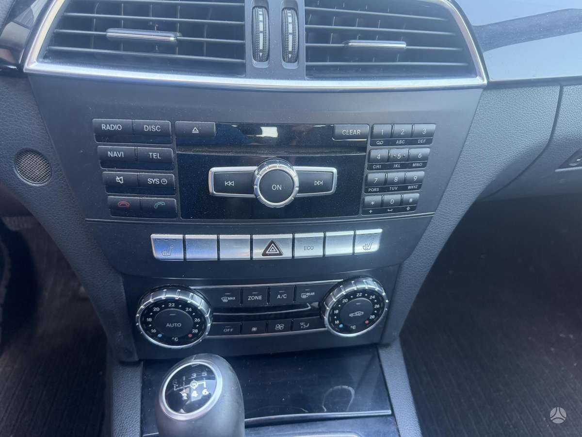 Mercedes-Benz C220 2013 — photo 13