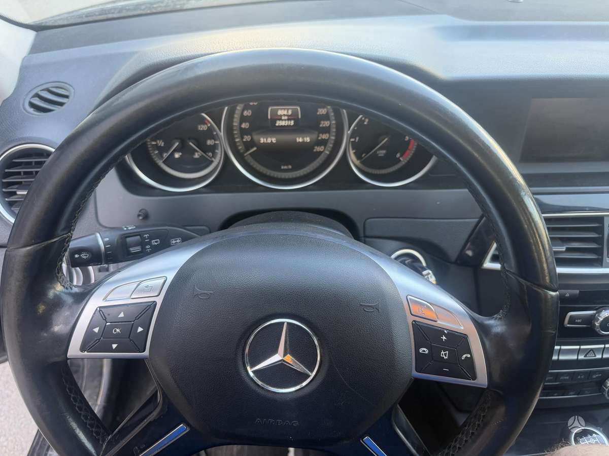 Mercedes-Benz C220 2013 — photo 17