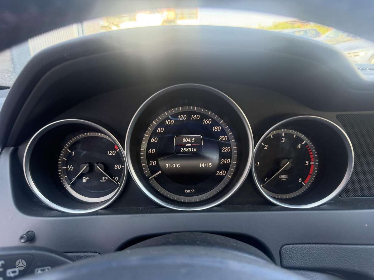 Mercedes-Benz C220 2013 — photo 21