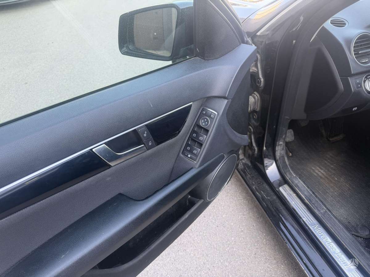 Mercedes-Benz C220 2013 — photo 23