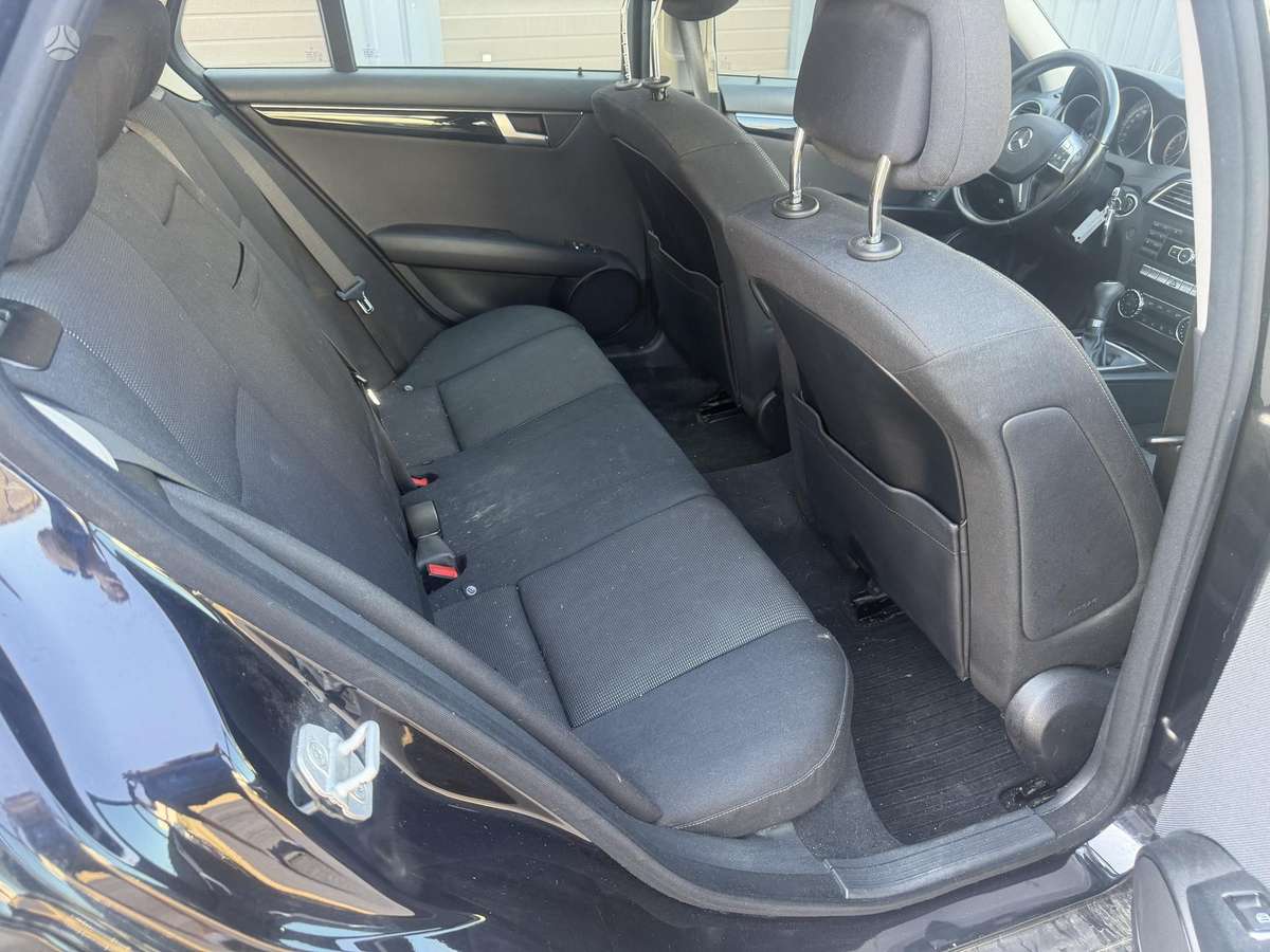 Mercedes-Benz C220 2013 — photo 24