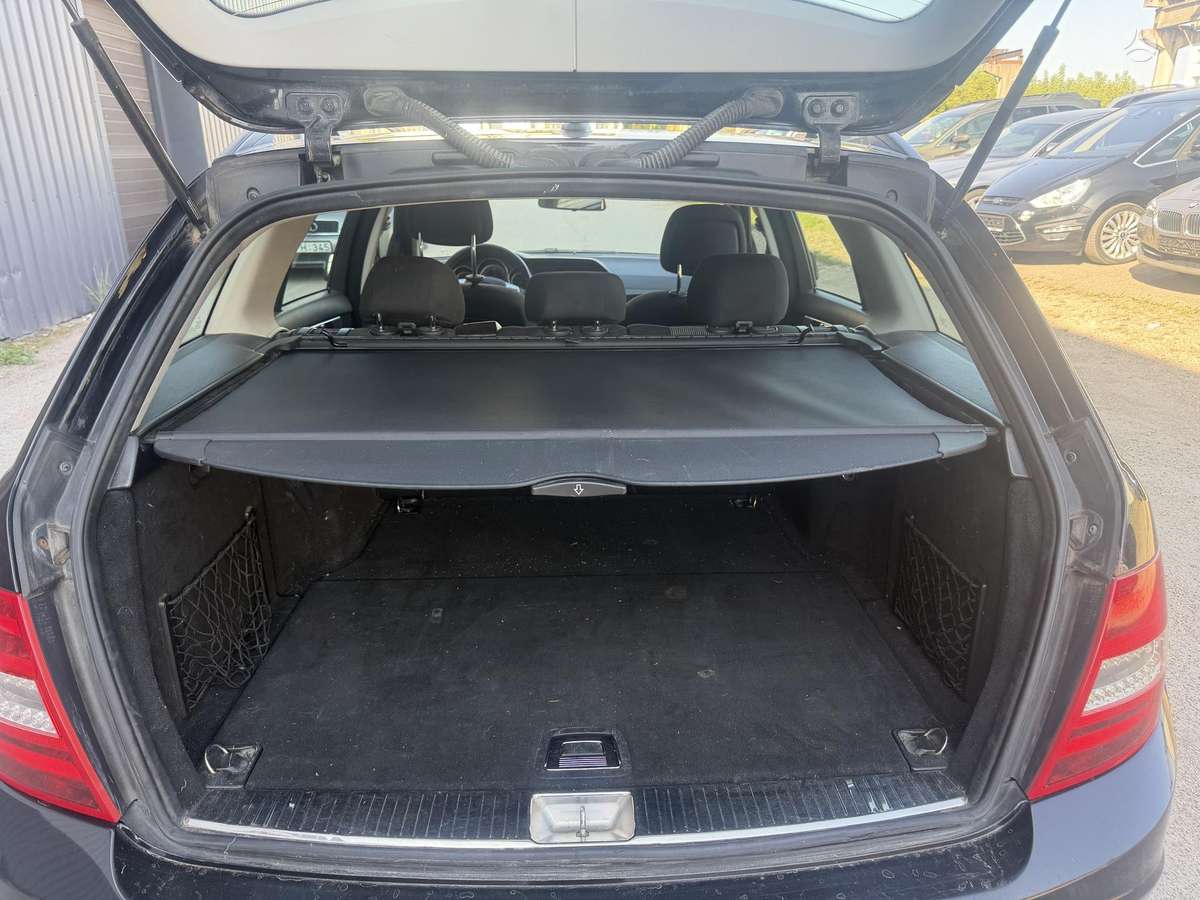Mercedes-Benz C220 2013 — photo 25