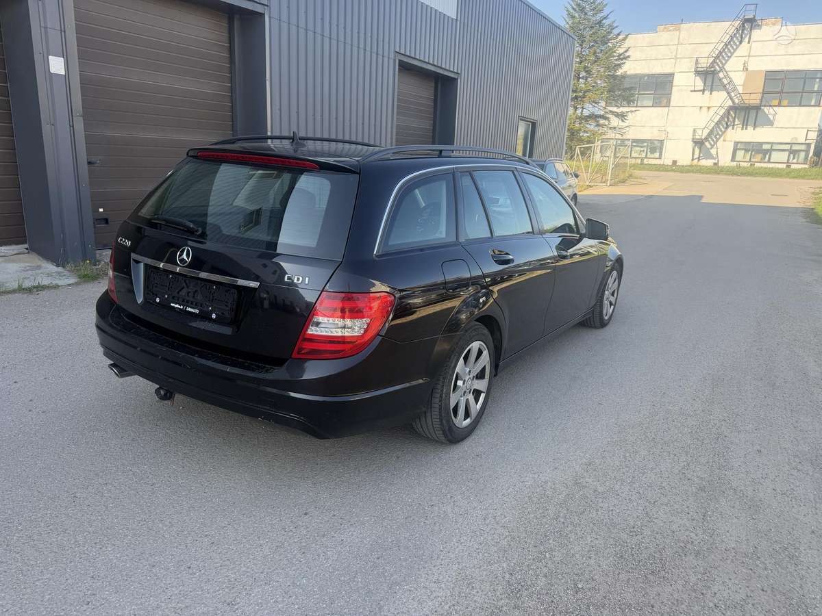 Mercedes-Benz C220 2013 — photo 7