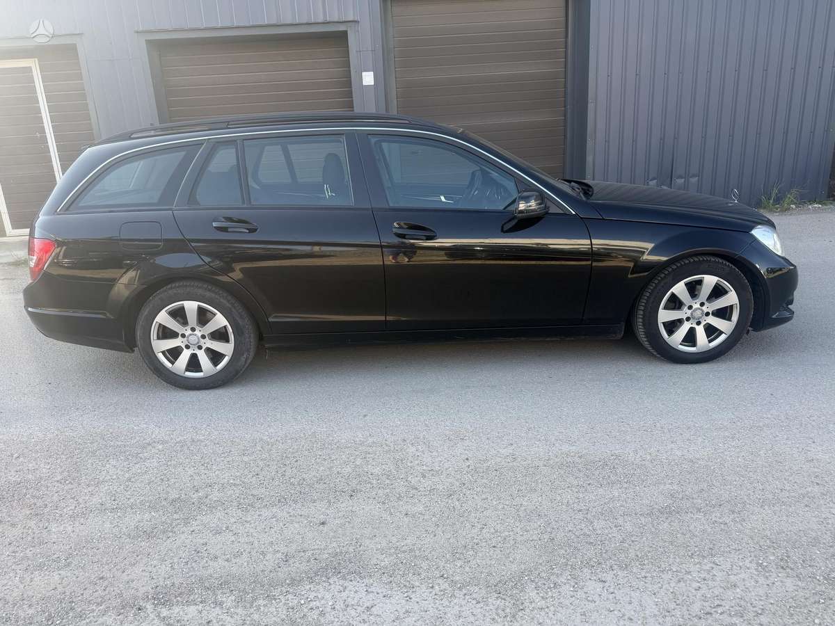 Mercedes-Benz C220 2013 — photo 9