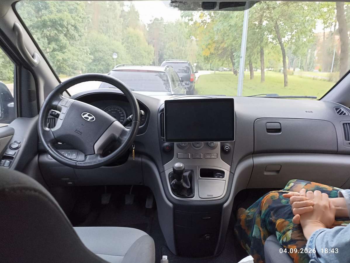 Hyundai H1 2010 — photo 11