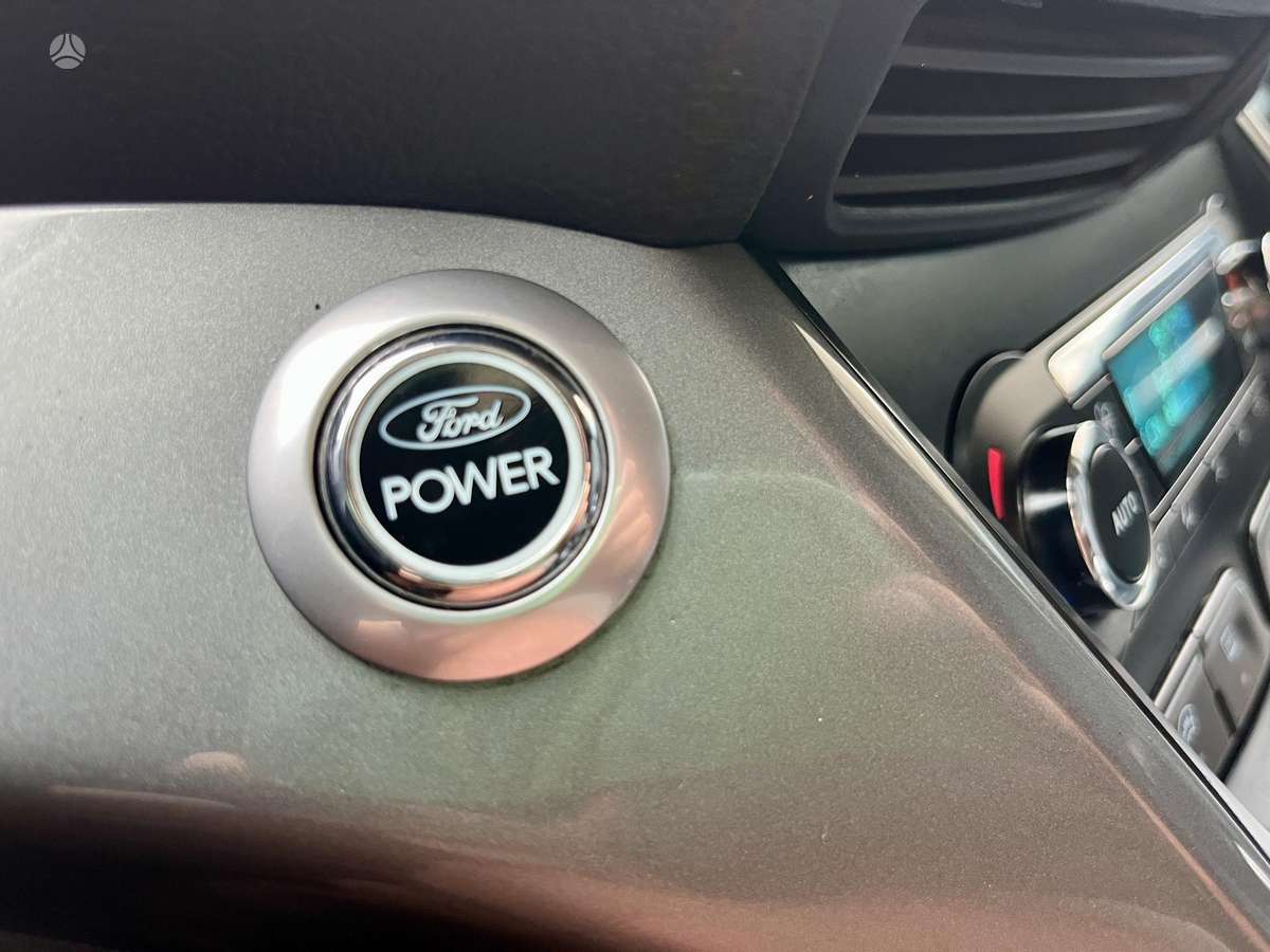 Ford C-MAX 2012 — photo 13
