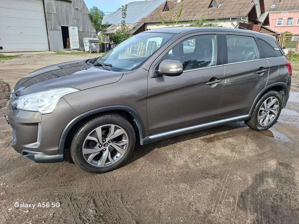 Citroen C4 2013 — вигляд ззаду