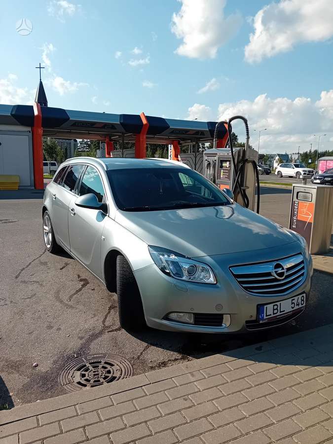 Opel Insignia 2011 — rear view
