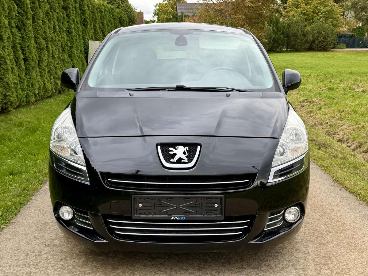 Peugeot 5008 2013 — вигляд ззаду