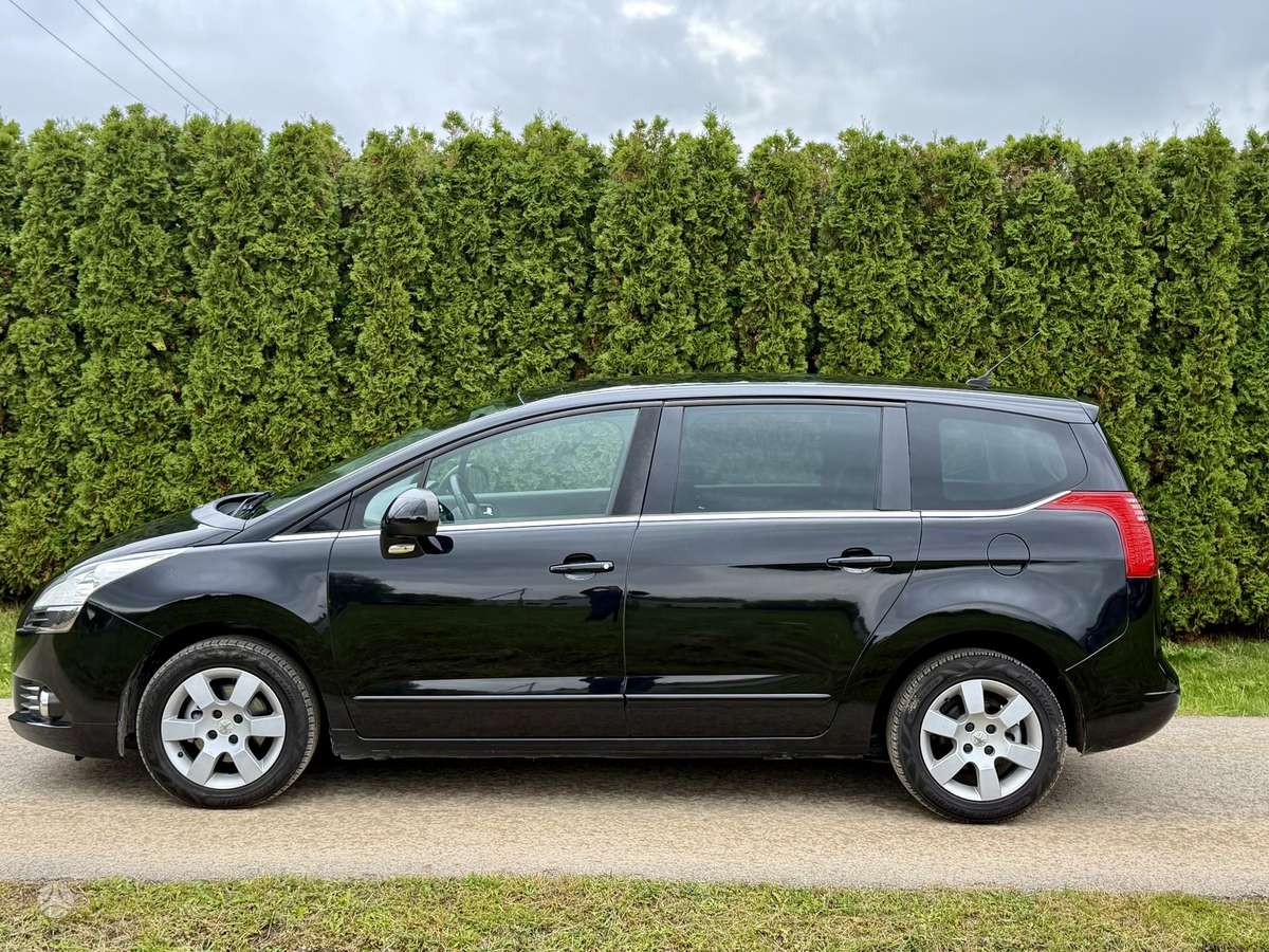 Peugeot 5008 2013 — салон