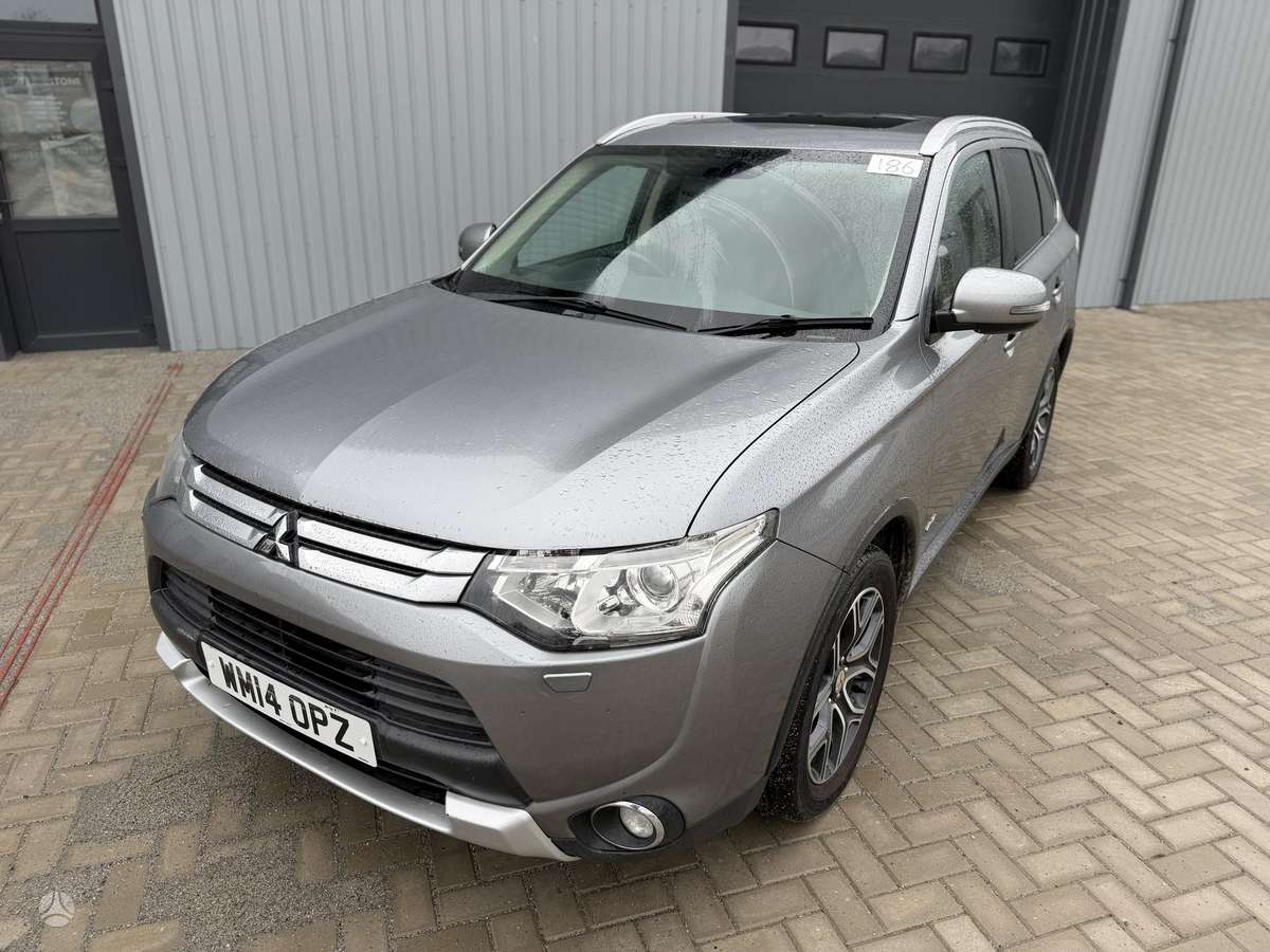 Mitsubishi Outlander 2015 — вигляд ззаду
