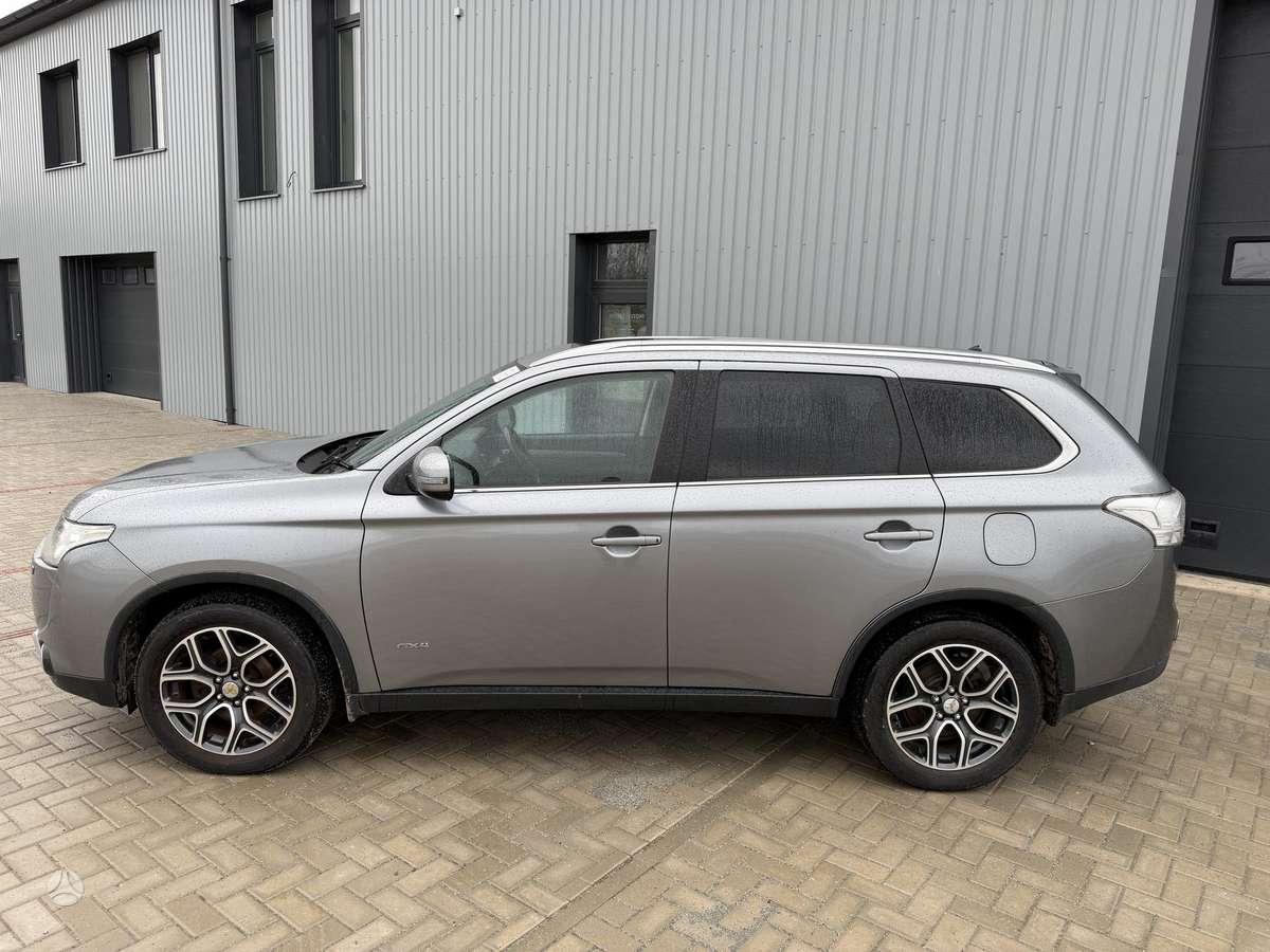 Mitsubishi Outlander 2015 — салон