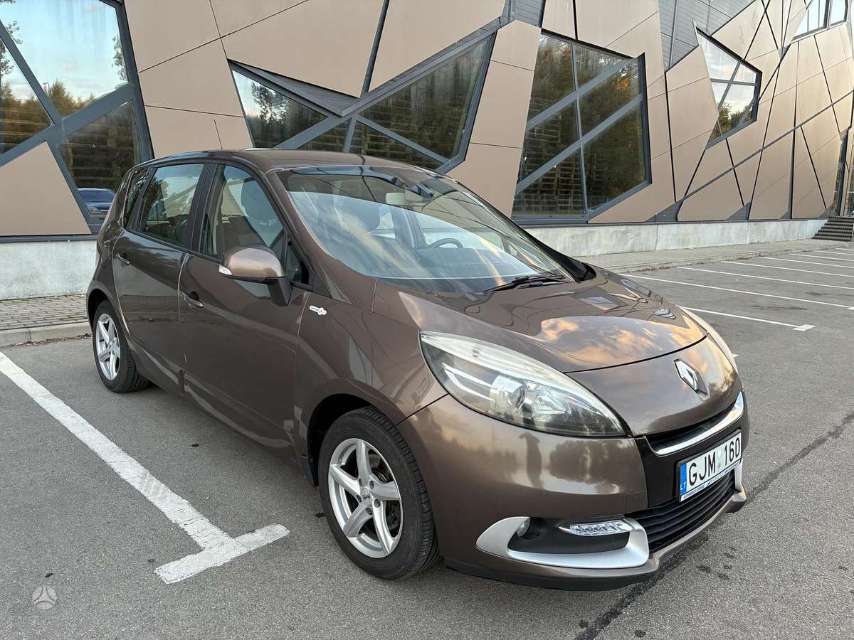 Renault Scenic 2013 — салон