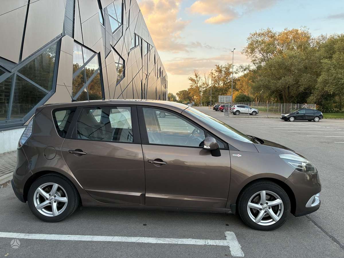 Renault Scenic 2013 — двигун 1461 cm³, 110 HP (81kW)