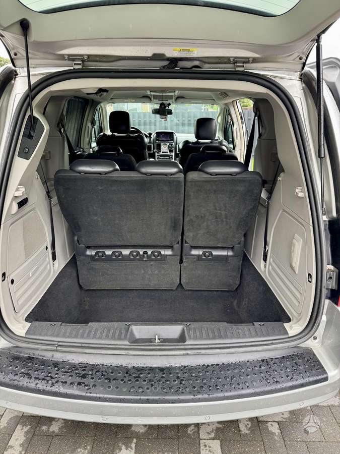 Chrysler Grand 2010 — photo 10