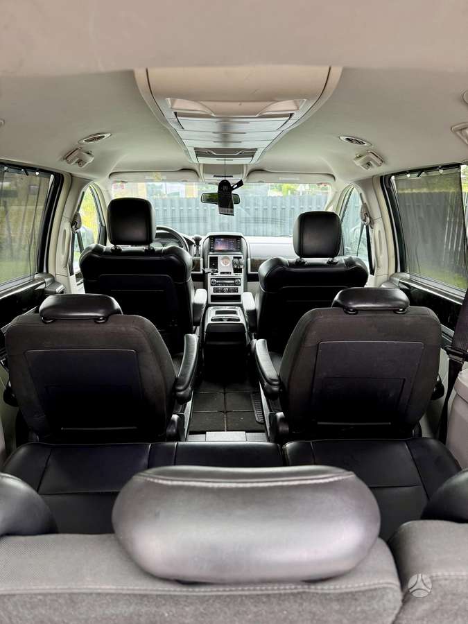 Chrysler Grand 2010 — photo 11