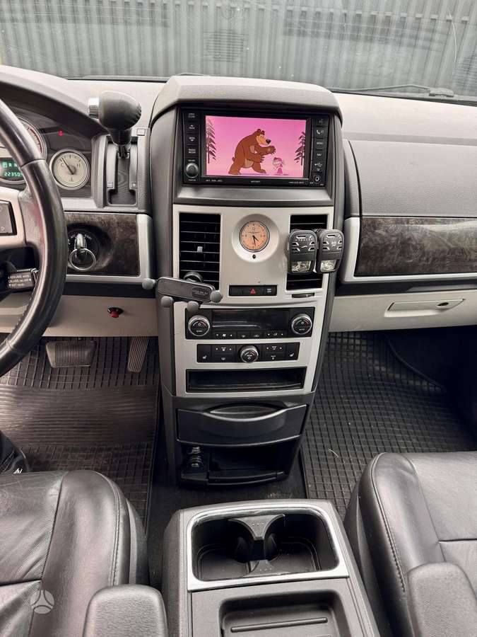 Chrysler Grand 2010 — photo 12