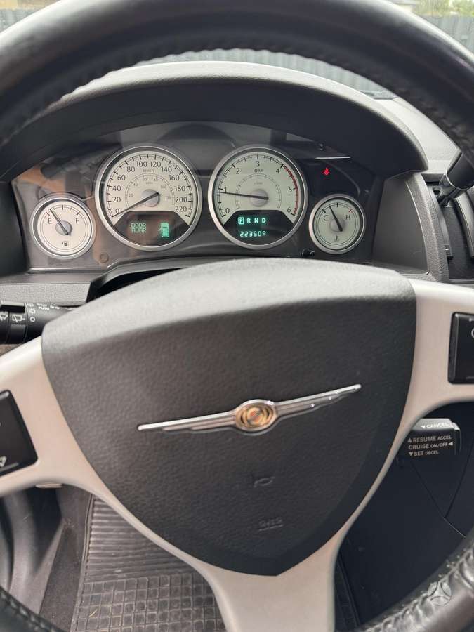 Chrysler Grand 2010 — photo 13