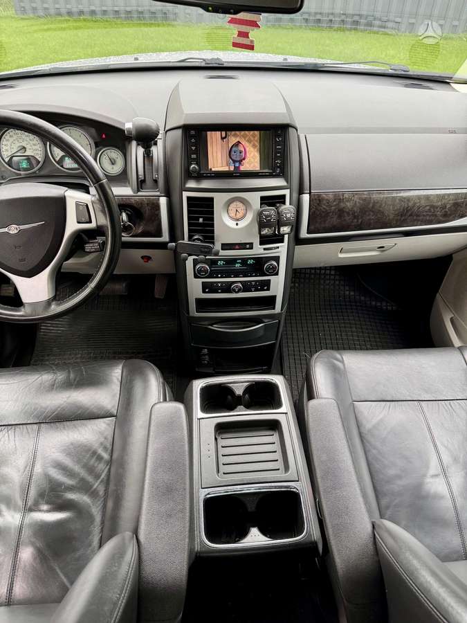 Chrysler Grand 2010 — photo 14