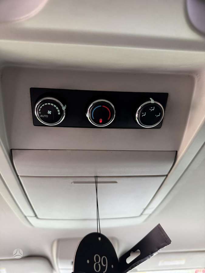 Chrysler Grand 2010 — photo 15