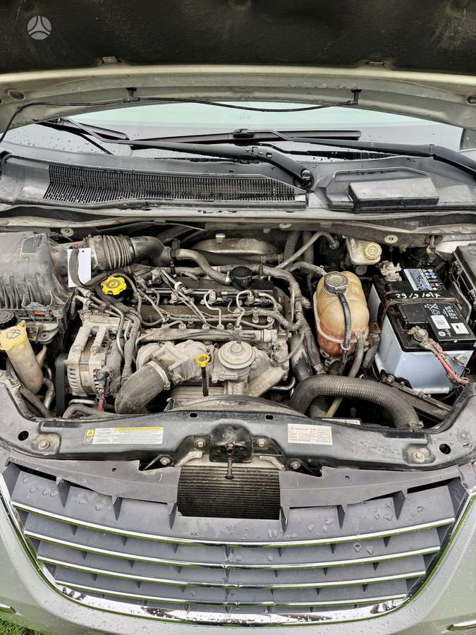 Chrysler Grand 2010 — photo 21