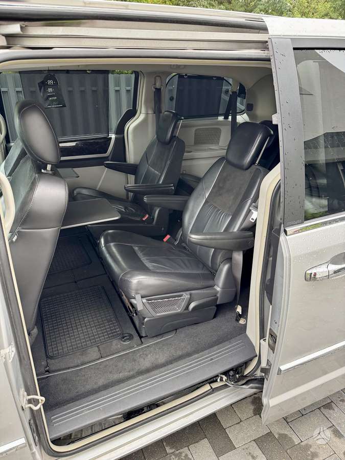 Chrysler Grand 2010 — photo 7