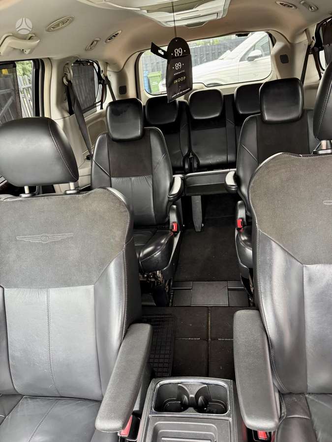 Chrysler Grand 2010 — photo 8