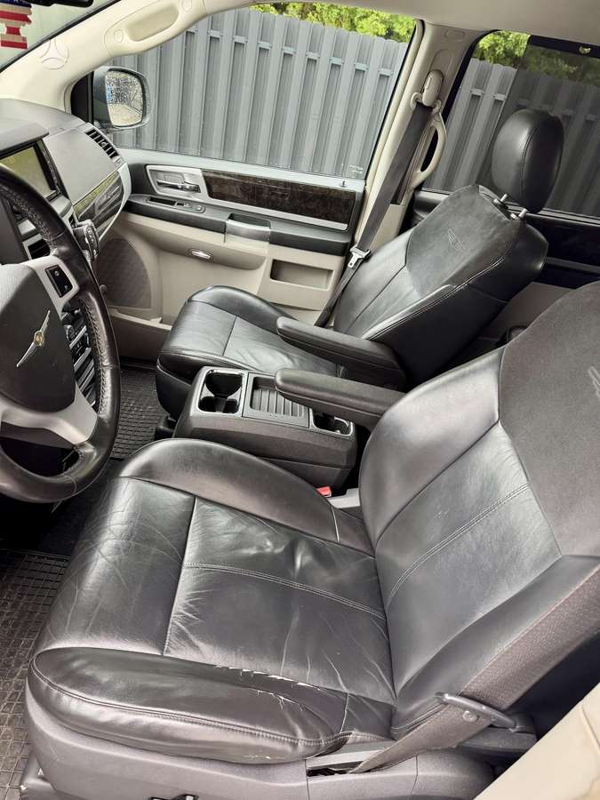Chrysler Grand 2010 — photo 9