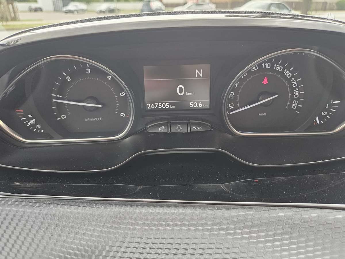 Peugeot 2008 2015 — photo 21