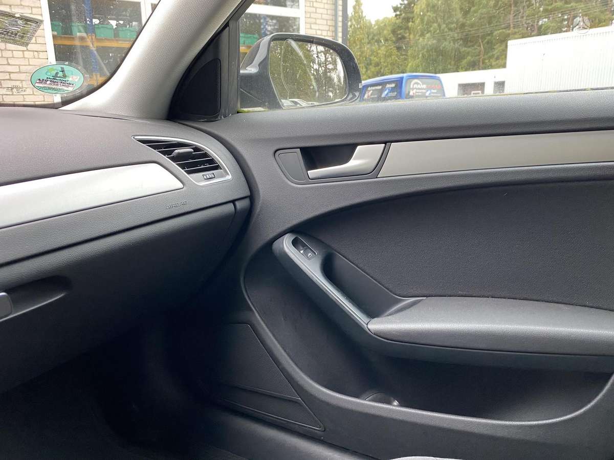 Audi A4 2009 — photo 15