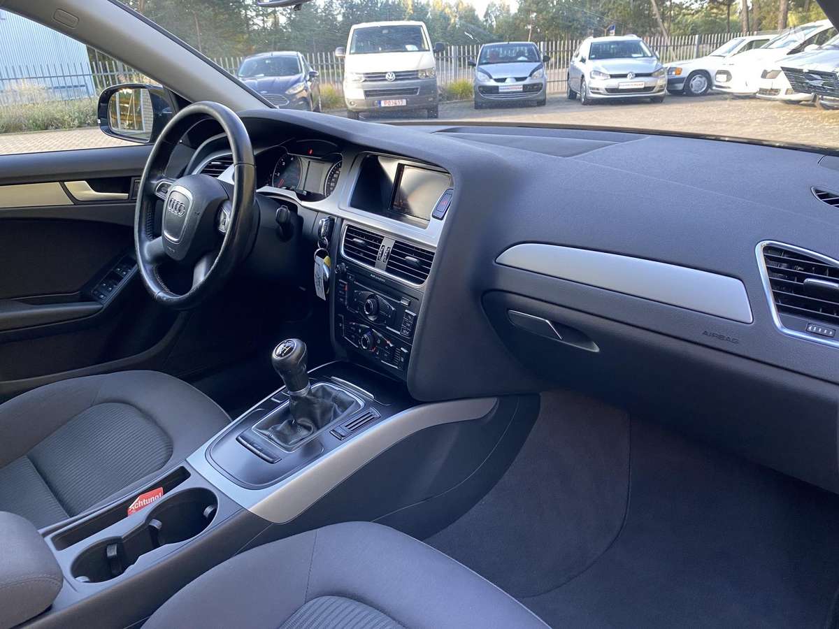 Audi A4 2009 — photo 23