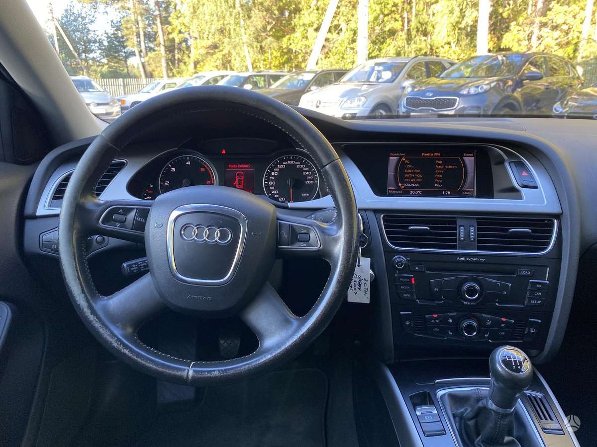 Audi A4 2009 — photo 9