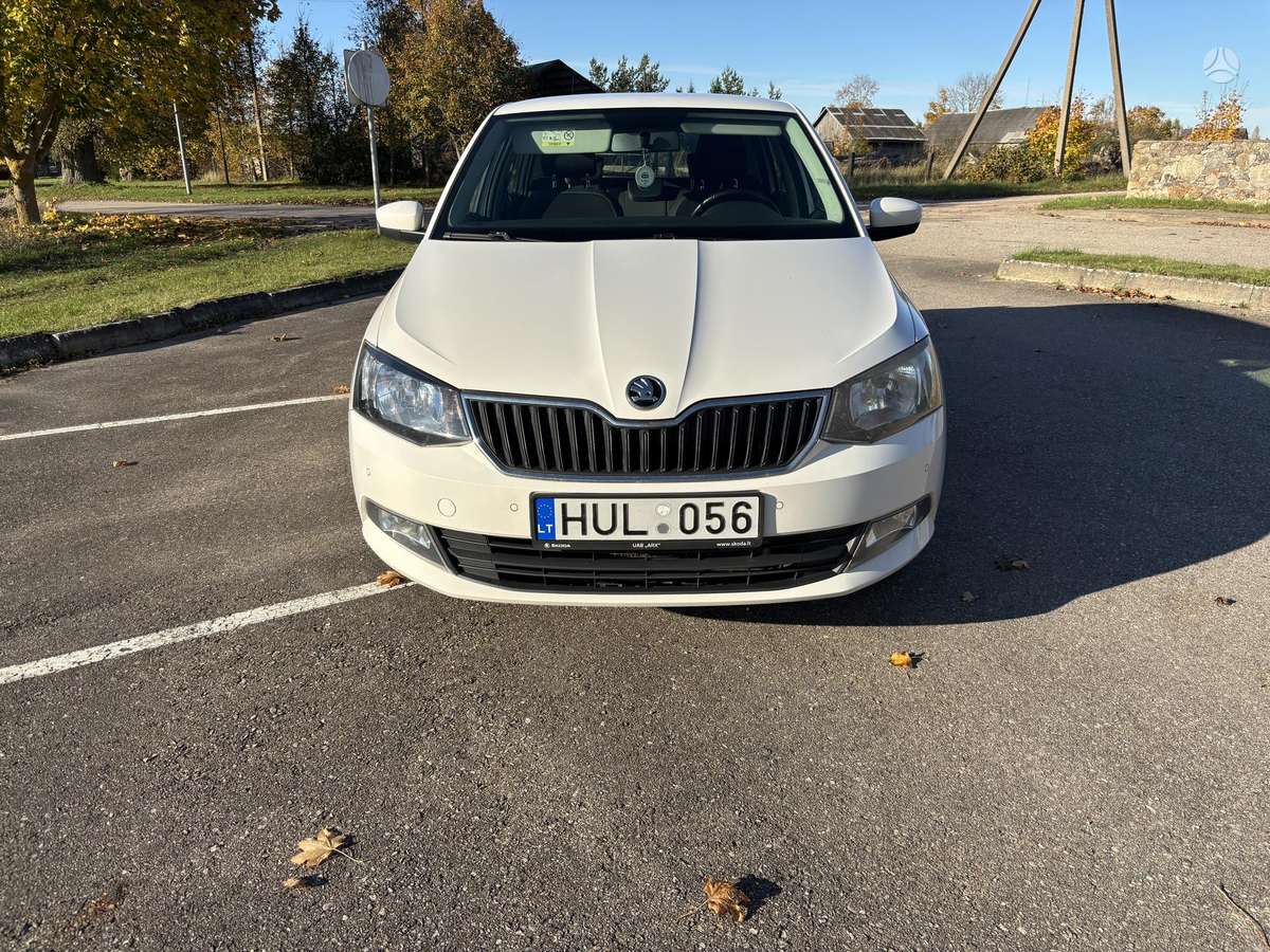 Skoda Fabia 2015 — rear view
