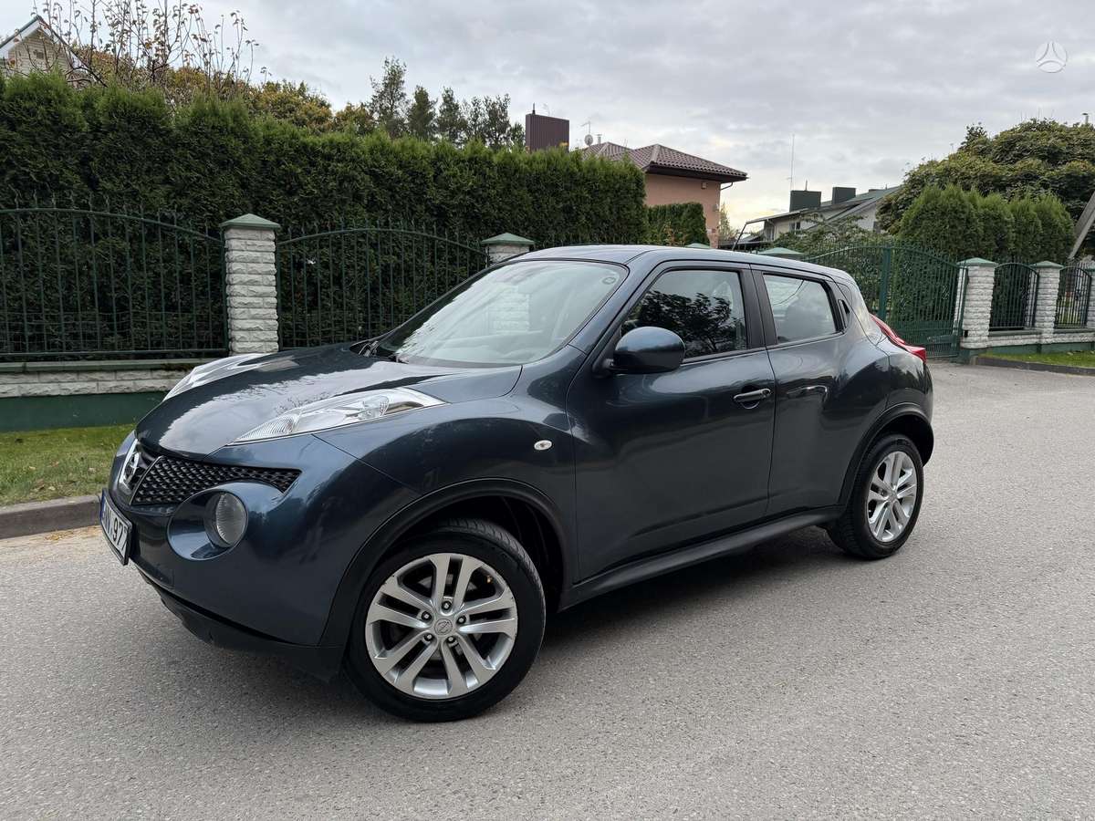 Nissan Juke 2013 — rear view