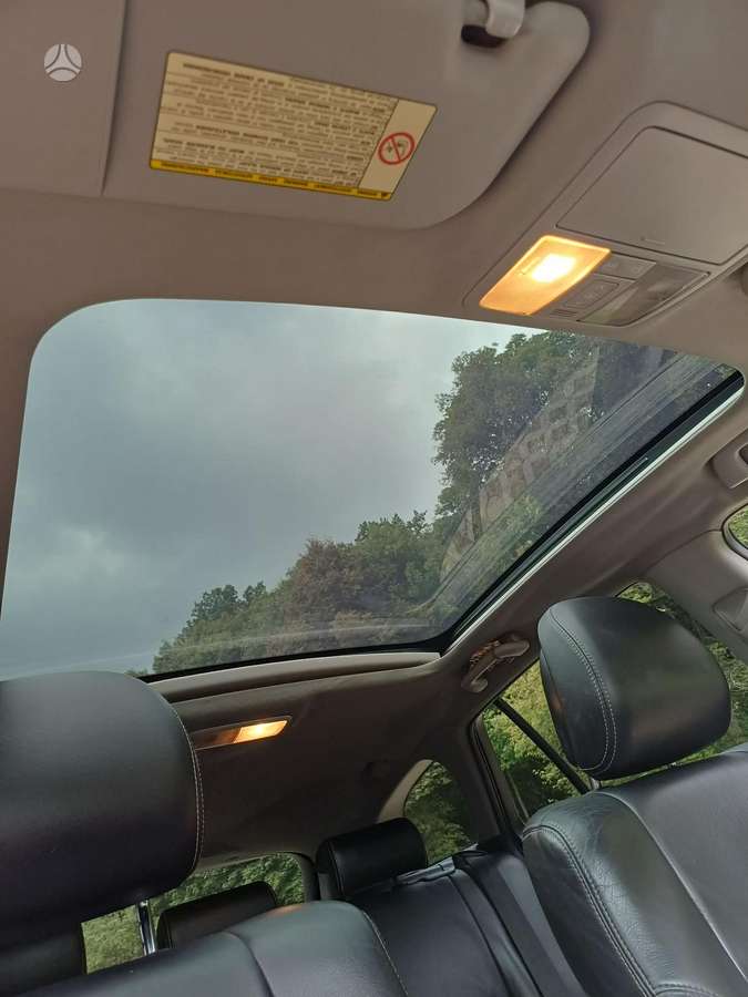 Toyota Avensis 2009 — photo 10