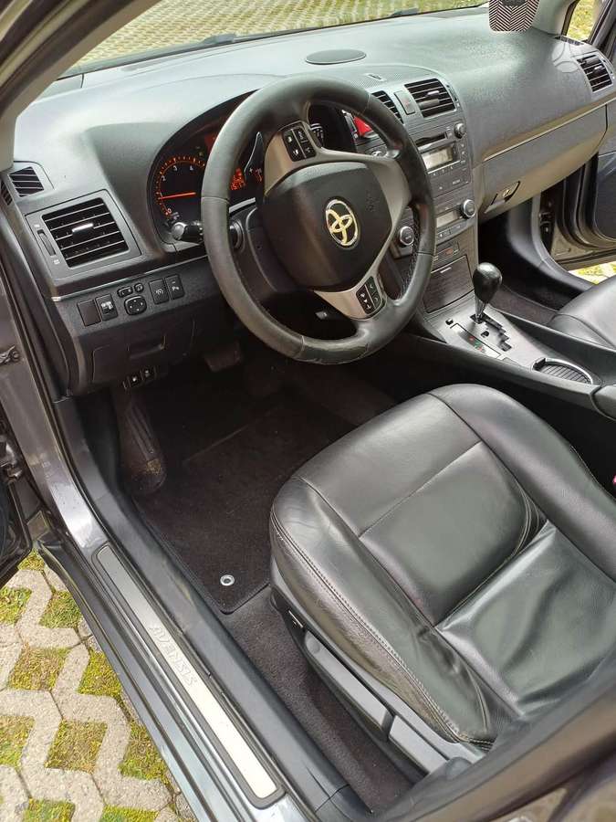 Toyota Avensis 2009 — photo 8