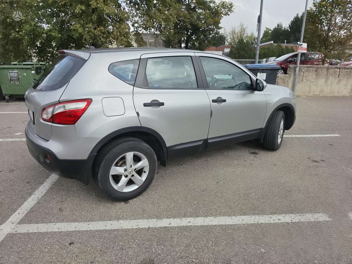 Nissan Qashqai 2010 — engine 1598 cm³, 114 HP (84kW)