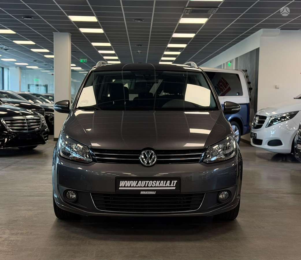 Volkswagen Touran 2014 — вигляд ззаду